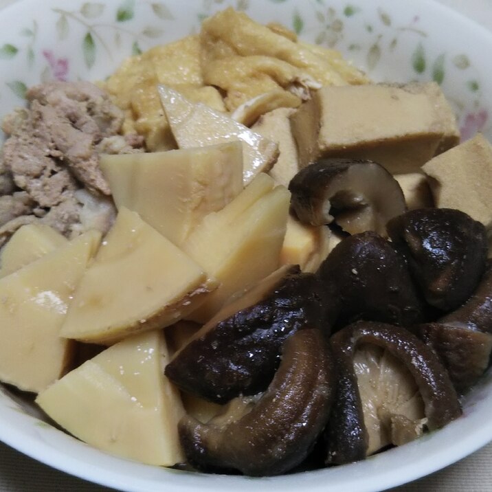 筍と椎茸と高野豆腐と豚肉と油揚げの煮物☆